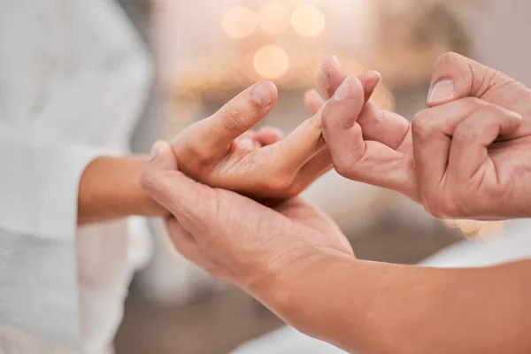 Χαλαρώστε Μασάζ Χεριών Και Δακτύλων Στο Spa Για Πόνο Αρθρίτιδα — Φωτογραφία Αρχείου