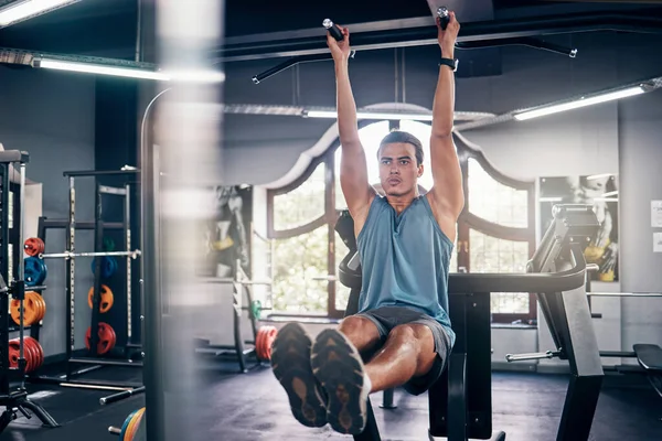 Pendurado Homem Ginásio Perna Levantar Exercício Treino Treinamento Para Musculação — Fotografia de Stock