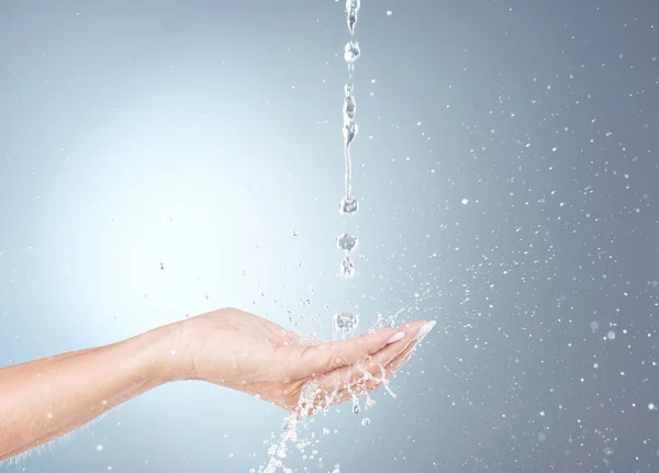 Hand Huidverzorging Waterspetters Voor Een Schone Huid Hygiëne Ochtendschoonheidsroutine Natuurlijke — Stockfoto