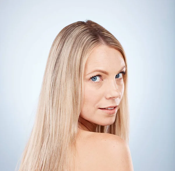 Vlasy Žena Portrét Blondýny Účesem Nebo Ošetření Pro Krásu Péči — Stock fotografie