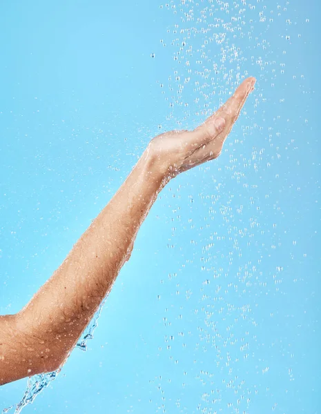 Hand Douche Water Voor Huidverzorging Wassen Dermatologie Tegen Een Blauwe — Stockfoto