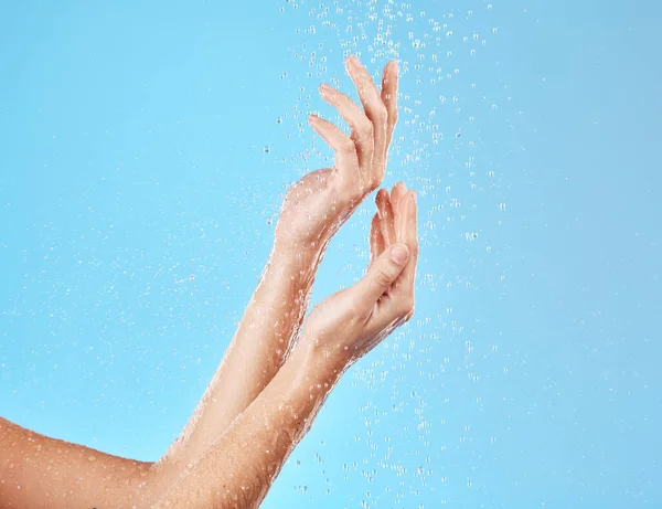 Hand Vatten Och Rengöring För Hälsa Välbefinnande Och Kroppsvård Blå — Stockfoto