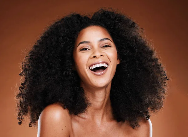 Mujer Negra Afro Belleza Sonrisa Para Cuidado Piel Maquillaje Cosméticos — Foto de Stock