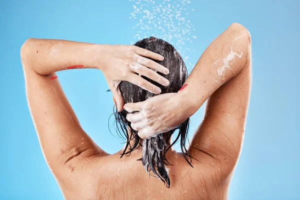 Haare Wäsche Und Frau Der Dusche Mit Wasser Für Haarpflege — Stockfoto