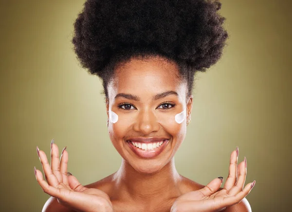 Gezichtscrème Zwarte Vrouw Lotion Voor Huidverzorging Zonnebrandcrème Make Schoonheid Dermatologie — Stockfoto