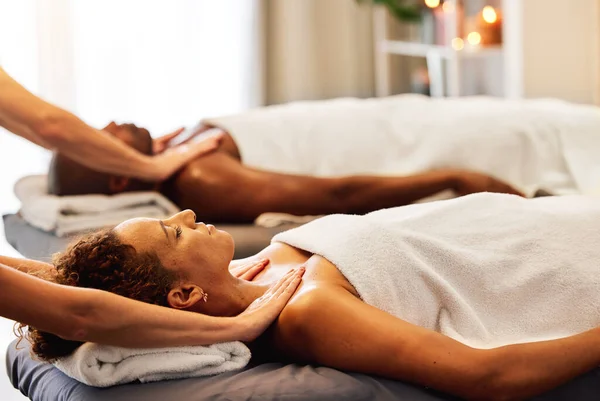 Paar Massage Spa Ontspannen Voor Zen Comfort Stress Verlichting Samen — Stockfoto