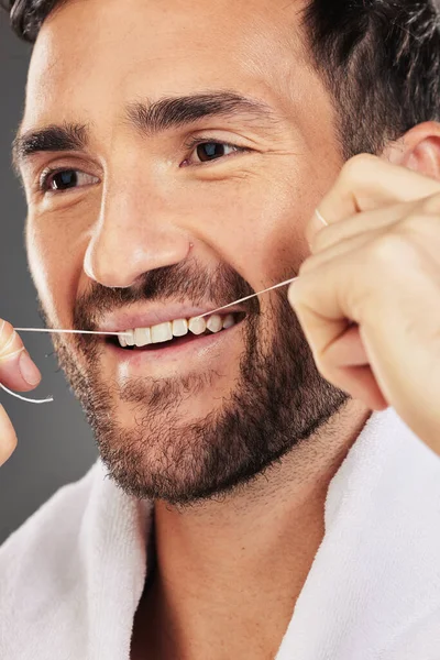 Mann Zähne Und Gesicht Lächeln Für Zahnseide Hautpflege Oder Kosmetik — Stockfoto