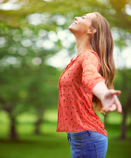 Being Uplifts Soul Carefree Young Woman Standing Her Arms Outstretched — Stock Photo, Image