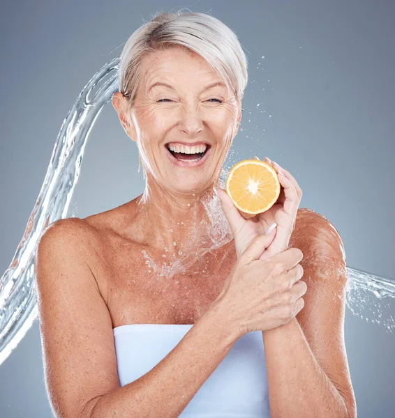 Woman Water Splash Lemon Senior Healthcare Skincare Beauty Elderly Model — Stock Photo, Image