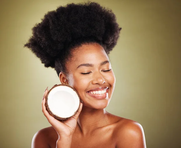 Schoonheid Huidverzorging Glimlach Met Zwarte Vrouw Kokosnoot Voor Bevochtiging Verjonging — Stockfoto