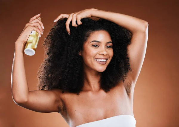 Haarverzorging Schoonheid Zwarte Vrouw Met Haarspray Afro Voor Gezondheid Welzijn — Stockfoto
