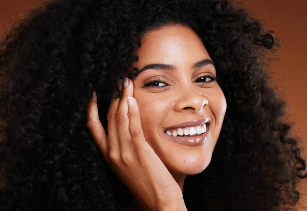 Haarverzorging Schoonheid Zwarte Vrouw Met Natuurlijke Make Cosmetica Huidverzorging Studio — Stockfoto