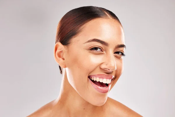 Mulher Negra Sorriso Rosto Retrato Beleza Saúde Pele Cosmética Estúdio — Fotografia de Stock