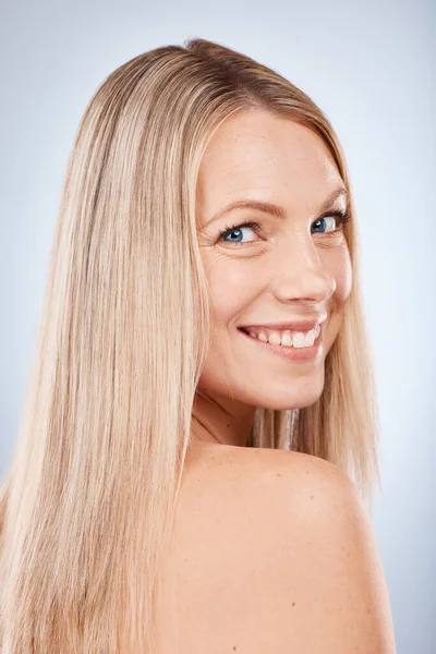 Pielęgnacja Włosów Uśmiech Portret Kobiety Studio Czyste Piękne Długie Blond — Zdjęcie stockowe