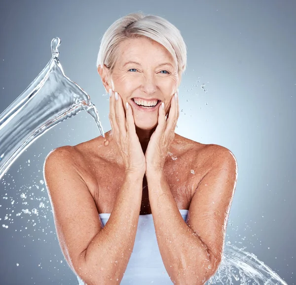 Mature Woman Wet Water Splash Skincare Grooming Morning Cleaning Routine — Stock Photo, Image