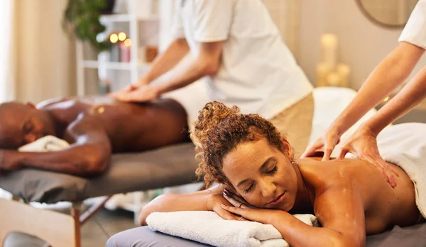 Massage Spa Und Wellness Mit Paar Und Massagetherapeut Für Therapie — Stockfoto