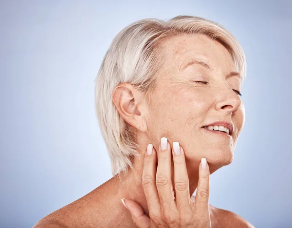 Gezicht Huidverzorging Senior Vrouw Ontspannen Gezonde Ochtendroutine Voor Beauty Wellness — Stockfoto