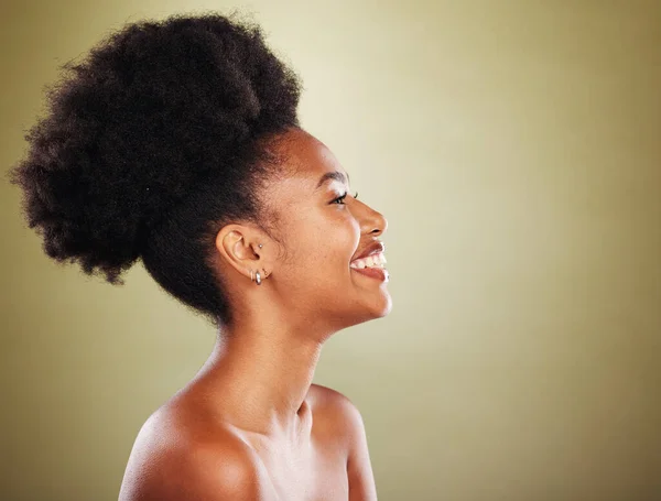 Černá Žena Vlasy Afro Studiu Úsměvem Krásou Wellness Pletí Záře — Stock fotografie