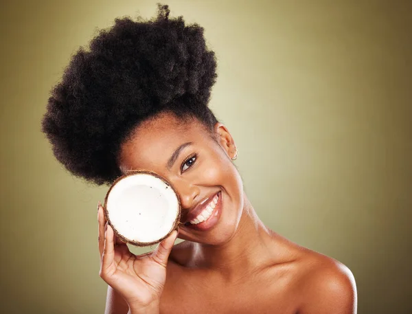 Schoonheid Huidverzorging Kokosnoot Met Portret Van Zwarte Vrouw Voor Gezondheid — Stockfoto