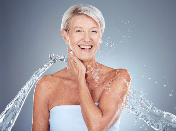 Mature Woman Water Splash Hygiene Shower Cleaning Bodycare Cleansing Hydration — Stock Photo, Image