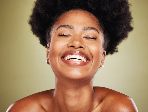 Szczęśliwy Uśmiech Lub Piękno Czarna Kobieta Studio Portretu Piękna Lub — Zdjęcie stockowe