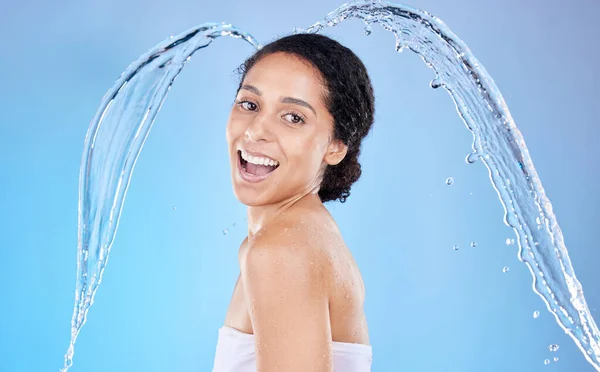 Water Splash Hygiene Model Black Woman Studio Shower Blue Background — Stock Photo, Image