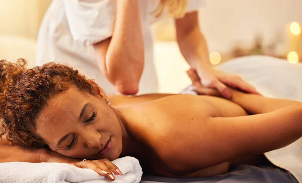 Détendez Vous Femme Beauté Mains Dans Spa Pour Massage Contre — Photo