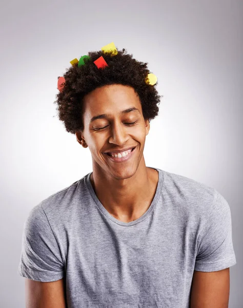 Encanta Pelo Colorido Hombre Joven Con Papel Colorido Pelo Contra — Foto de Stock