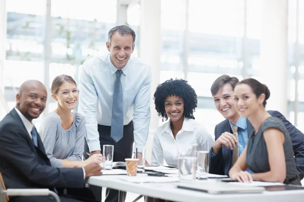 Zijn Een Vriendelijk Efficiënt Team Portret Van Diverse Groepen Werknemers — Stockfoto
