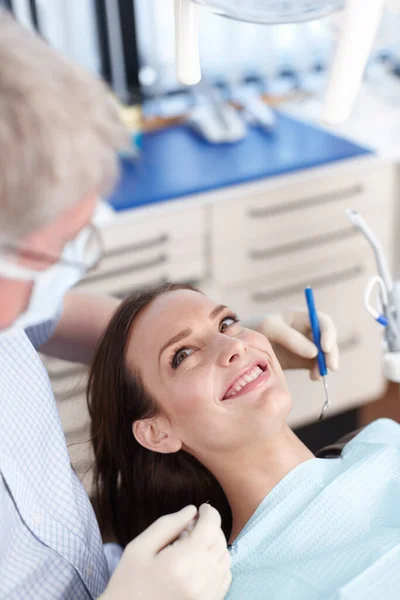 Paziente Visita Dentale Vista Alto Angolo Del Paziente Che Guarda — Foto Stock