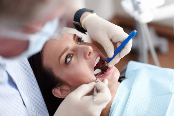 Bellissimi Denti Sani Vista Alto Angolo Del Dentista Servizio Clinica — Foto Stock