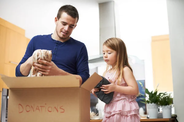 Teaching His Daughter Good Values Father Daughter Enjoy Recycling Together — Stock Photo, Image