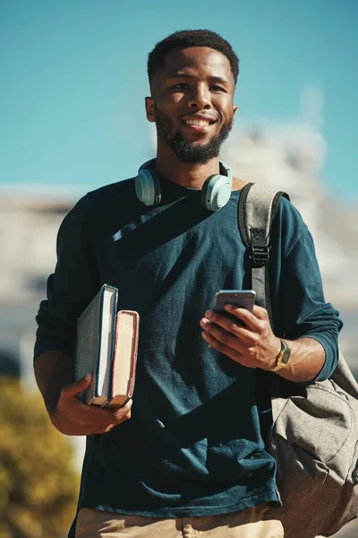 Diák Férfi Telefon Városban Tanulásra Oktatásra Ismeretterjesztésre Afrikai Amerikai Férfi — Stock Fotó