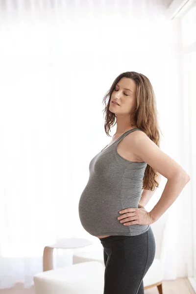 Těhotenská Bolest Mladá Těhotná Žena Klade Ruce Dolní Část Zad — Stock fotografie