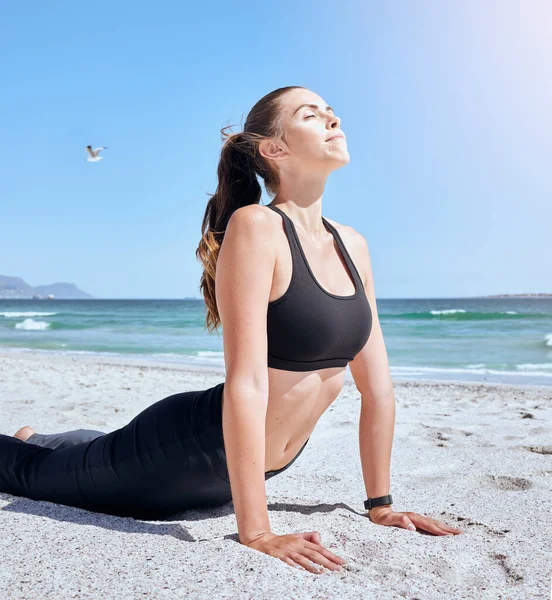 Yoga Playa Salud Estiramiento Mujer Para Cuidado Del Cuerpo Entrenamiento — Foto de Stock