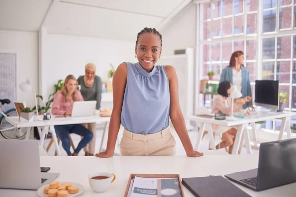 Leider Visie Zwarte Vrouw Functie Voor Training Samenwerking Teamwork Gelukkig — Stockfoto