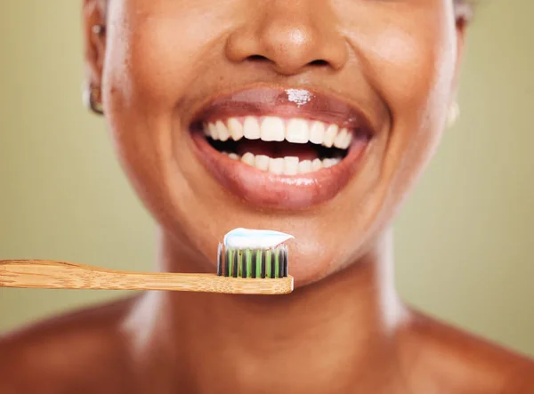 Black Woman Wooden Toothbrush Teeth Closeup Dental Health Mouth Beauty — Stock Photo, Image