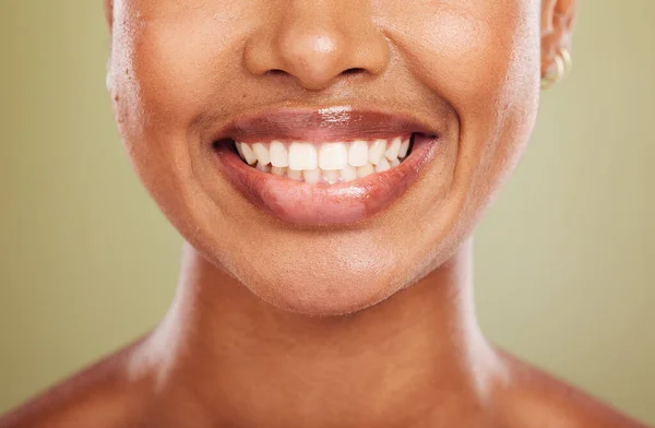 Glimlach Tanden Mond Van Zwarte Vrouw Close Studio Achtergrond Voor — Stockfoto