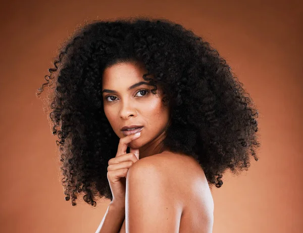 Belleza Maquillaje Retrato Una Mujer Negra Con Afro Sobre Fondo — Foto de Stock