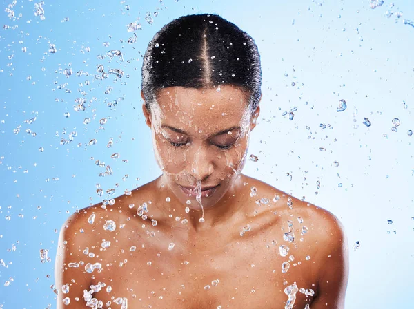 Woman Water Splash Skincare Beauty Moisturizer Self Care Blue Background — Stock Photo, Image