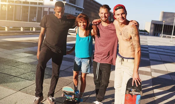 做你爱做的事一群站在一起的滑冰选手 — 图库照片