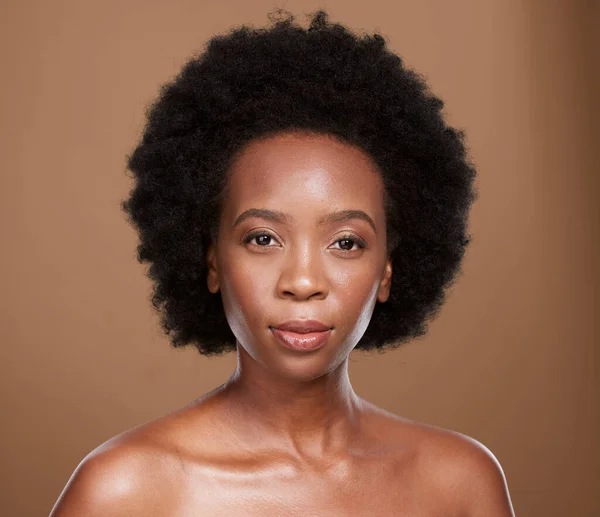 Czarna Kobieta Portret Piękna Afro Włosy Pielęgnacja Skóry Twarzy Leczenie — Zdjęcie stockowe