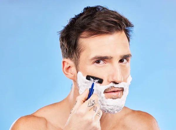 Yüz Bakımı Tıraş Jiletle Insan Portresi Hijyen Temizlik Sağlıklı Cilt — Stok fotoğraf