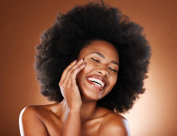 Cilt Bakımı Güzellik Yüzünde Gülümseme Olan Siyah Kadın Portresi Pürüzsüz — Stok fotoğraf