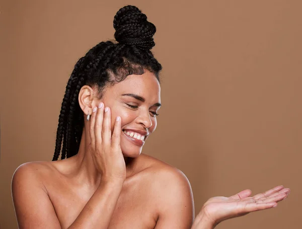 Schoonheid Huidverzorging Zwarte Vrouw Mock Blij Gezicht Welzijn Cosmetische Gezondheid — Stockfoto