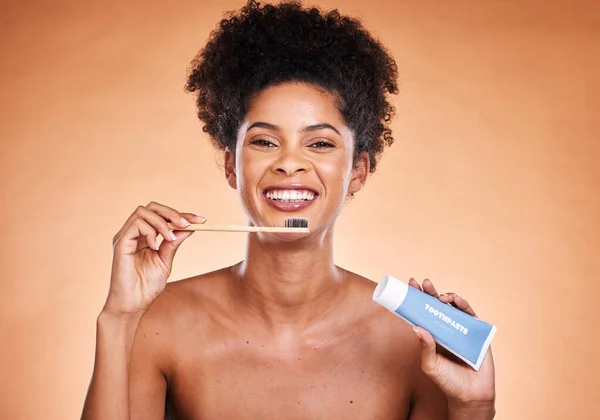 Siyah Kadın Diş Hijyeni Diş Macunu Ile Diş Fırçası Diş — Stok fotoğraf