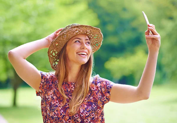 Ive Gotta Share Amazing Day Having Everyone Young Woman Taking — Stock Photo, Image