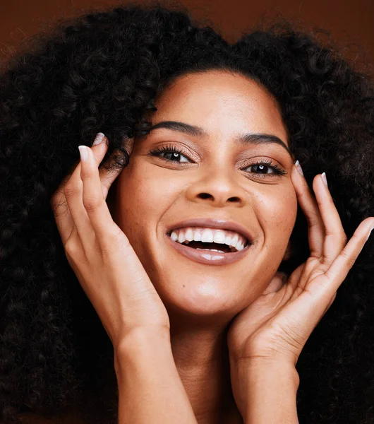Gezichtsverzorging Schoonheid Gelukkig Afrikaans Meisje Voor Luxe Spa Cosmetica Wellness — Stockfoto