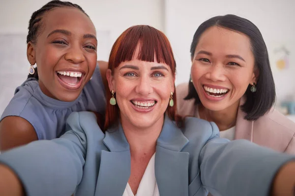 Práce Selfie Ženy Kanceláři Jsou Šťastné Usmívají Těší Spolupráci Partnerství — Stock fotografie