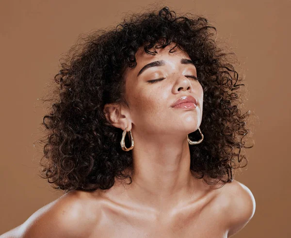 Schoonheid Huidverzorging Portret Van Elegante Zwarte Vrouw Model Met Cosmetica — Stockfoto